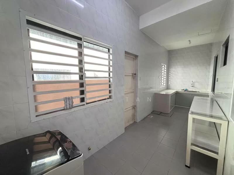 Rumah Teres 2 Tingkat untuk Dijual di Bandar Putra (Kulai) - Iden Tan - Kitchen - PropertyGuru.com.my