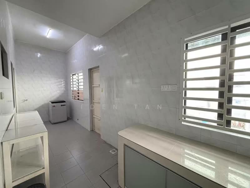 Rumah Teres 2 Tingkat untuk Dijual di Bandar Putra (Kulai) - Iden Tan - Kitchen - PropertyGuru.com.my