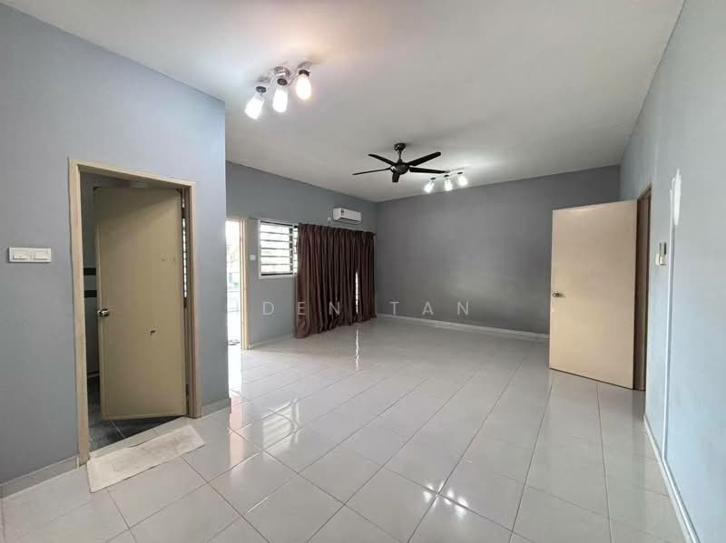 Rumah Teres 2 Tingkat untuk Dijual di Bandar Putra (Kulai) - Iden Tan - Living Room - PropertyGuru.com.my