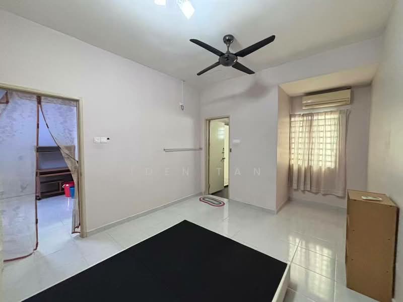Rumah Teres 2 Tingkat untuk Dijual di Bandar Putra (Kulai) - Iden Tan - Bedroom - PropertyGuru.com.my