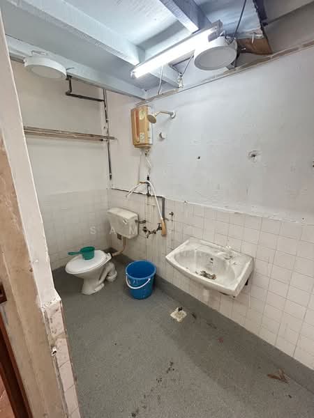 Flat for Sale at Tembikai Court - Sam Voo - Bathroom - PropertyGuru.com.my