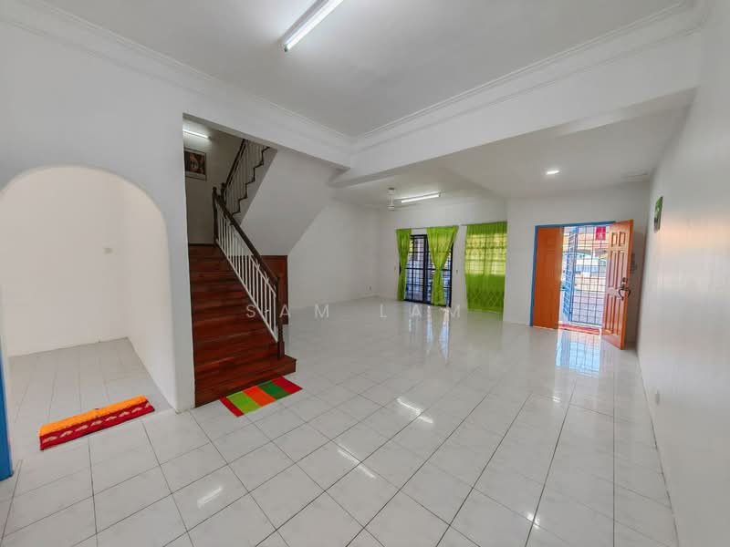 2-storey Terraced House for Sale in Bandar Baru Tambun (Tambun) - Sam Lam - Living Room - PropertyGuru.com.my