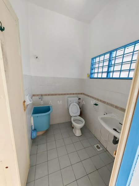2-storey Terraced House for Sale in Bandar Baru Tambun (Tambun) - Sam Lam - Bathroom - PropertyGuru.com.my