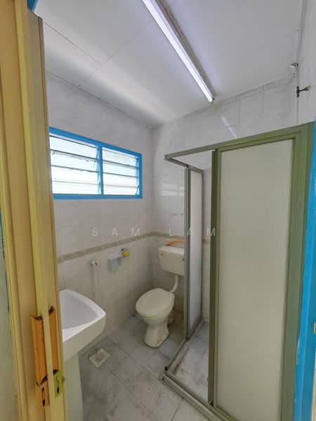 2-storey Terraced House for Sale in Bandar Baru Tambun (Tambun) - Sam Lam - Bathroom - PropertyGuru.com.my