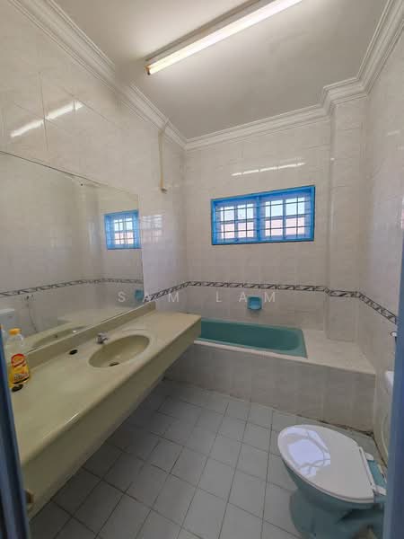2-storey Terraced House for Sale in Bandar Baru Tambun (Tambun) - Sam Lam - Bathroom - PropertyGuru.com.my
