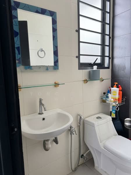 Servis Apartment untuk Disewa di Sky River Front Service Apartment - Yong Chiu Wee - Bathroom - PropertyGuru.com.my
