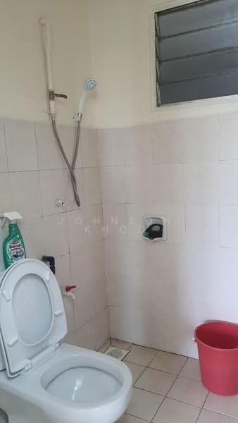 Pangsapuri untuk Dijual di Baiduri Court Apartment - Johnson Khoo - Bathroom - PropertyGuru.com.my