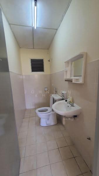 Pangsapuri untuk Dijual di Baiduri Court Apartment - Johnson Khoo - Bathroom - PropertyGuru.com.my