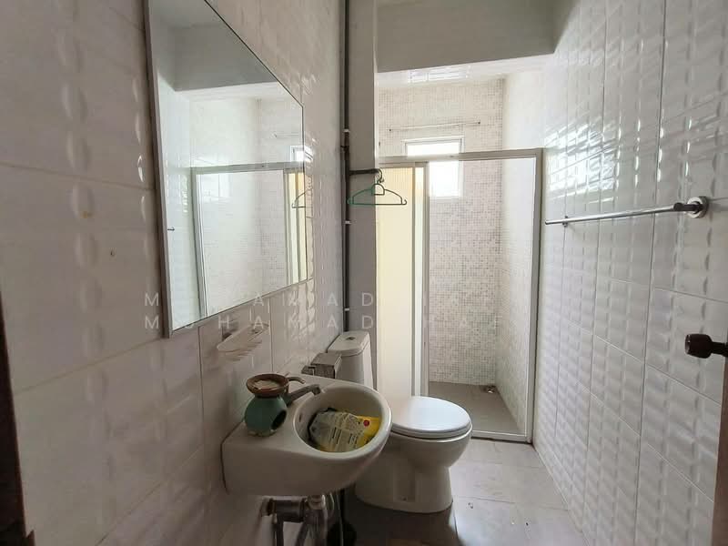 Bungalow for Rent in Shah Alam (Selangor) - Muhamad Irfan Muhamad Hafiz - Bathroom - PropertyGuru.com.my