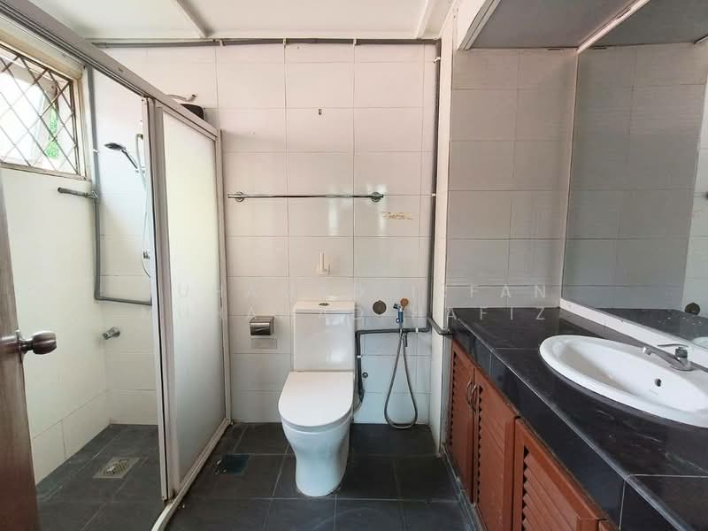 Bungalow for Rent in Shah Alam (Selangor) - Muhamad Irfan Muhamad Hafiz - Bathroom - PropertyGuru.com.my