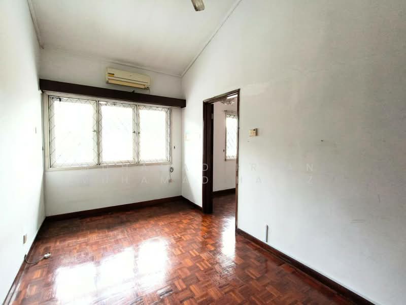 Bungalow for Rent in Shah Alam (Selangor) - Muhamad Irfan Muhamad Hafiz - Bedroom - PropertyGuru.com.my