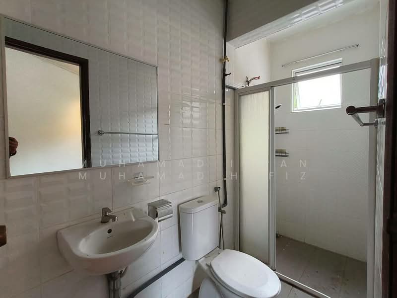 Bungalow for Rent in Shah Alam (Selangor) - Muhamad Irfan Muhamad Hafiz - Bathroom - PropertyGuru.com.my