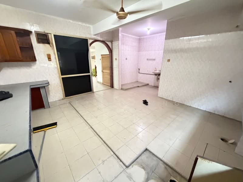 Rumah Teres 2 Tingkat untuk Dijual di Bandar Country Homes (Rawang) - Tiffany Yang - Kitchen - PropertyGuru.com.my