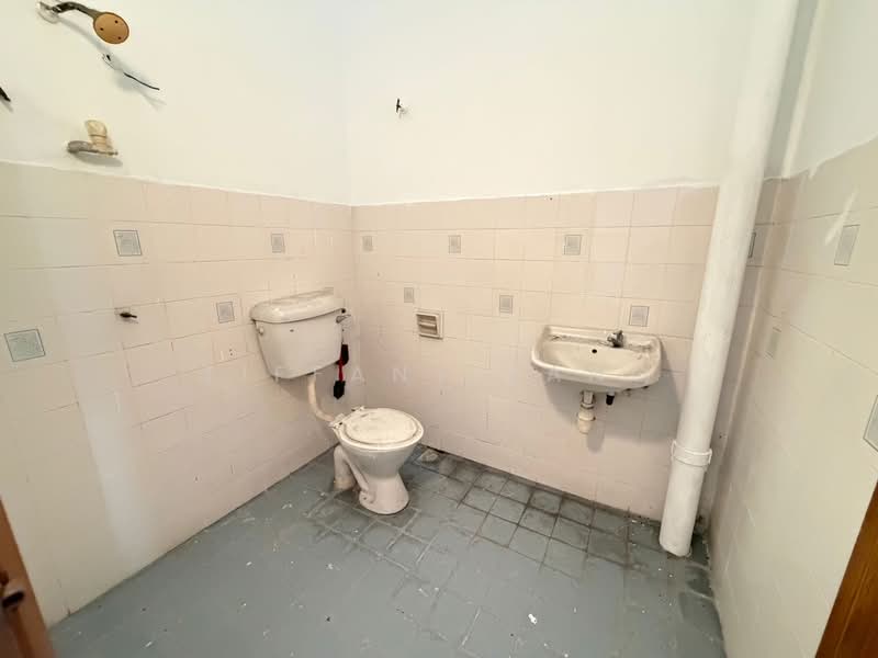 Rumah Teres 2 Tingkat untuk Dijual di Bandar Country Homes (Rawang) - Tiffany Yang - Bathroom - PropertyGuru.com.my