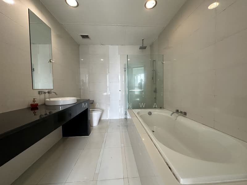 Service Residence for Sale at Gateway Kiaramas Residences - May Hwa - Bathroom - PropertyGuru.com.my