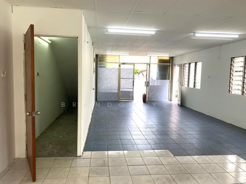 Shop for Rent in Kampung Baru Seri Kembangan (Seri Kembangan) - Brandon Yee - Interior - PropertyGuru.com.my