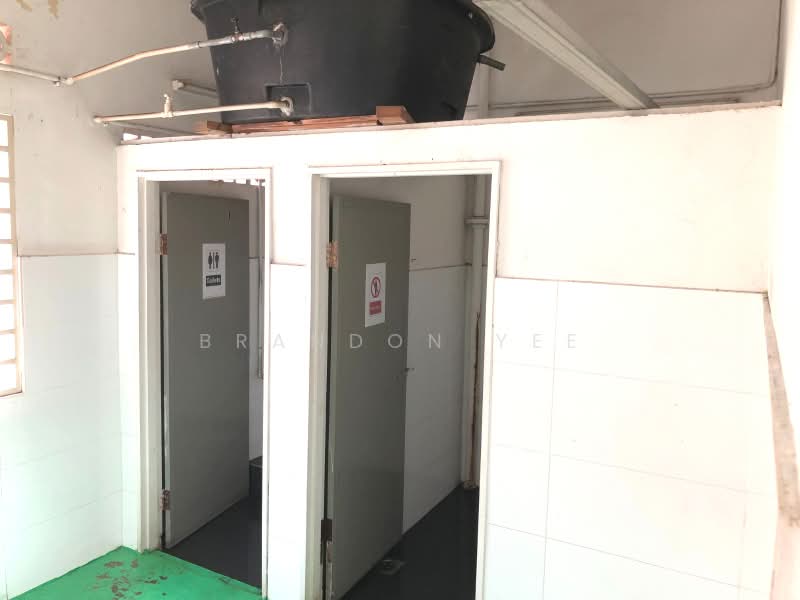 Kedai untuk Disewa di Kampung Baru Seri Kembangan (Seri Kembangan) - Brandon Yee - Bathroom - PropertyGuru.com.my
