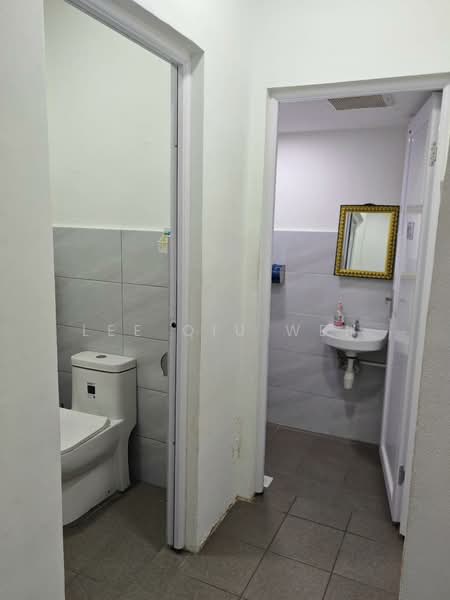 Shop for Rent in Taman Molek (Johor Bahru) - Lee Qiu Wen - Bathroom - PropertyGuru.com.my