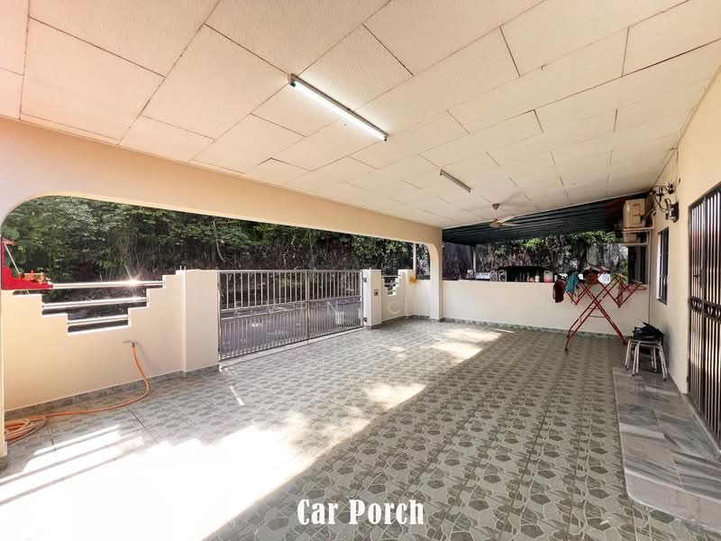Rumah Berkembar untuk Dijual di Kampar (Perak) - Kevin Chai - Car Porch - PropertyGuru.com.my