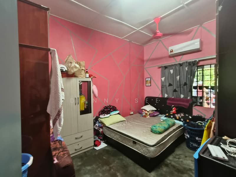 Rumah Teres 1 Tingkat untuk Dijual di Taman Mas (Kulai) - Danny See - Bedroom - PropertyGuru.com.my