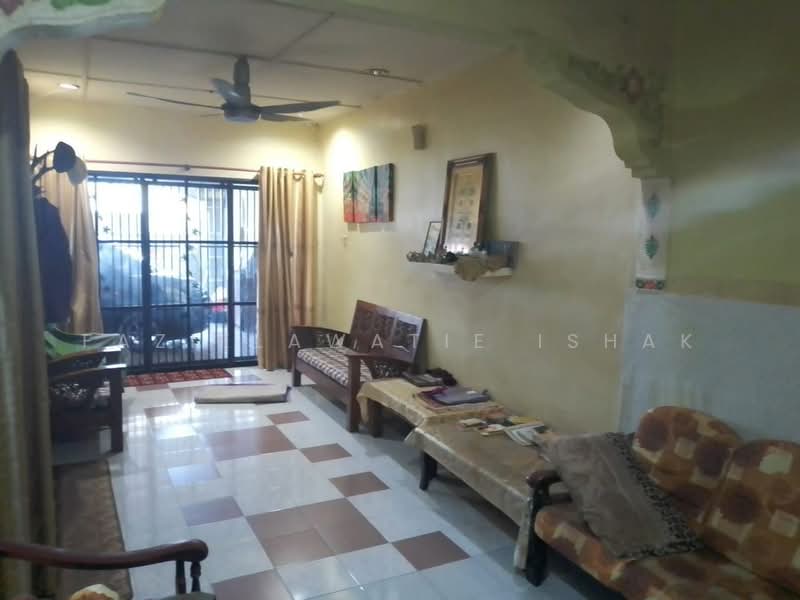 Semi-Detached House for Sale in Pekan (Pahang) - Fazielawatie Ishak - Living Room - PropertyGuru.com.my