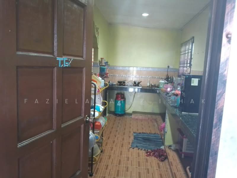Semi-Detached House for Sale in Pekan (Pahang) - Fazielawatie Ishak - Kitchen - PropertyGuru.com.my