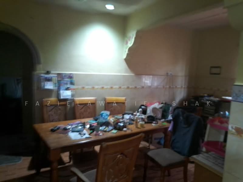 Semi-Detached House for Sale in Pekan (Pahang) - Fazielawatie Ishak - Dining Room - PropertyGuru.com.my
