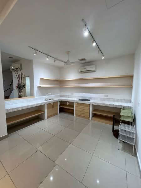 Rumah Teres 3 Tingkat untuk Dijual di Batu Caves (Selangor) - Shirlee Toh - Kitchen - PropertyGuru.com.my