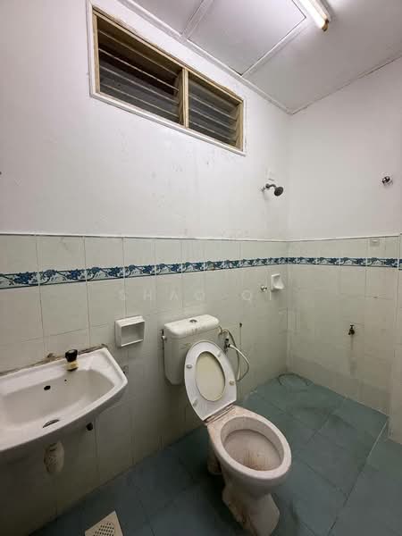Rumah Teres 2 Tingkat untuk Disewa di Bandar Putra (Kulai) - Shao Qi - Bathroom - PropertyGuru.com.my