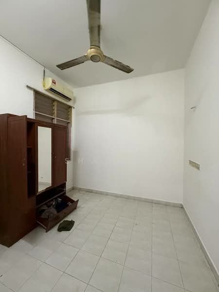 Rumah Teres 2 Tingkat untuk Disewa di Bandar Putra (Kulai) - Shao Qi - Bedroom - PropertyGuru.com.my