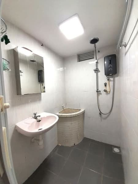Flat for Rent at Flat Taman Bukit Angkasa - Kelly Chua - Bathroom - PropertyGuru.com.my