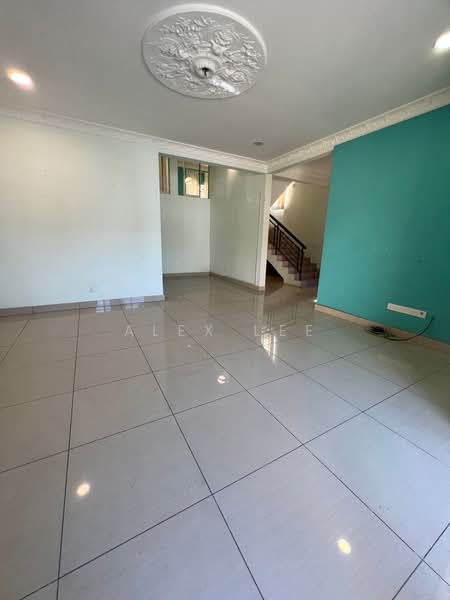 Rumah Berkembar untuk Dijual di Bandar Putra Permai (Seri Kembangan) - Alex Lee - Living Room - PropertyGuru.com.my