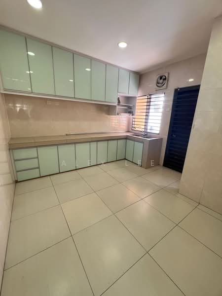 Rumah Berkembar untuk Dijual di Bandar Putra Permai (Seri Kembangan) - Alex Lee - PropertyGuru.com.my