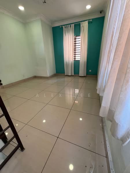 Rumah Berkembar untuk Dijual di Bandar Putra Permai (Seri Kembangan) - Alex Lee - PropertyGuru.com.my