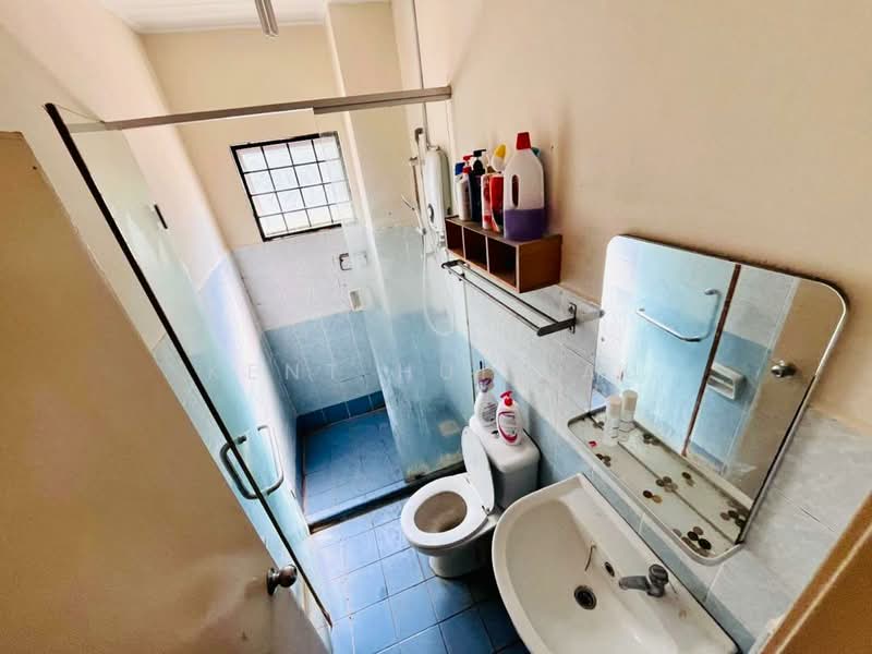 Rumah Teres untuk Dijual di Bandar Putra Permai (Seri Kembangan) - KENT HUI LAU - Bathroom - PropertyGuru.com.my