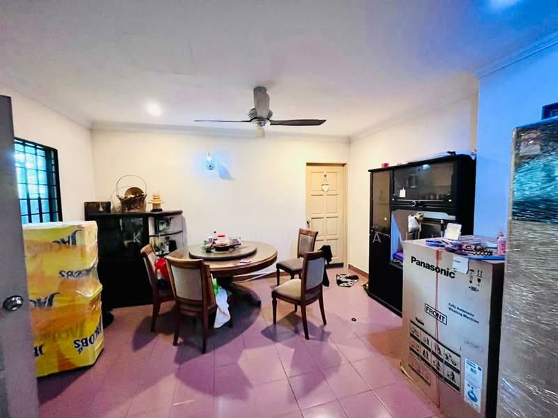 Rumah Teres untuk Dijual di Bandar Putra Permai (Seri Kembangan) - KENT HUI LAU - Dining Room - PropertyGuru.com.my