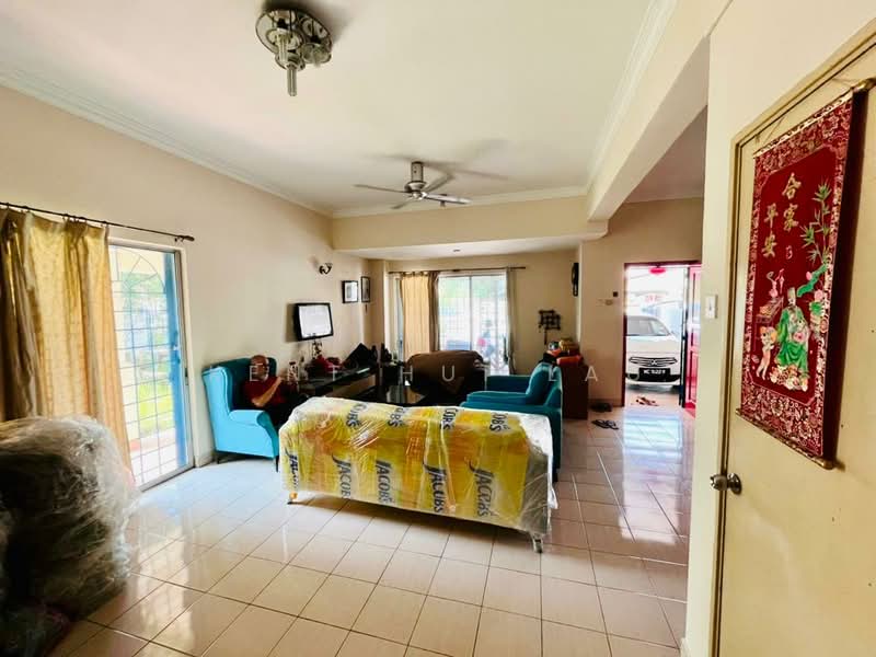 Rumah Teres untuk Dijual di Bandar Putra Permai (Seri Kembangan) - KENT HUI LAU - Living Room - PropertyGuru.com.my