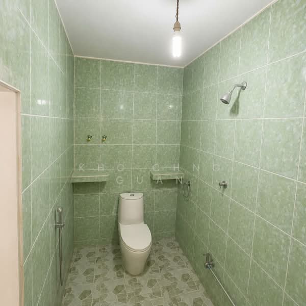 2.5-storey Terraced House for Sale in Gasing Indah (Petaling Jaya) - Kho Chng Guan - Bathroom - PropertyGuru.com.my