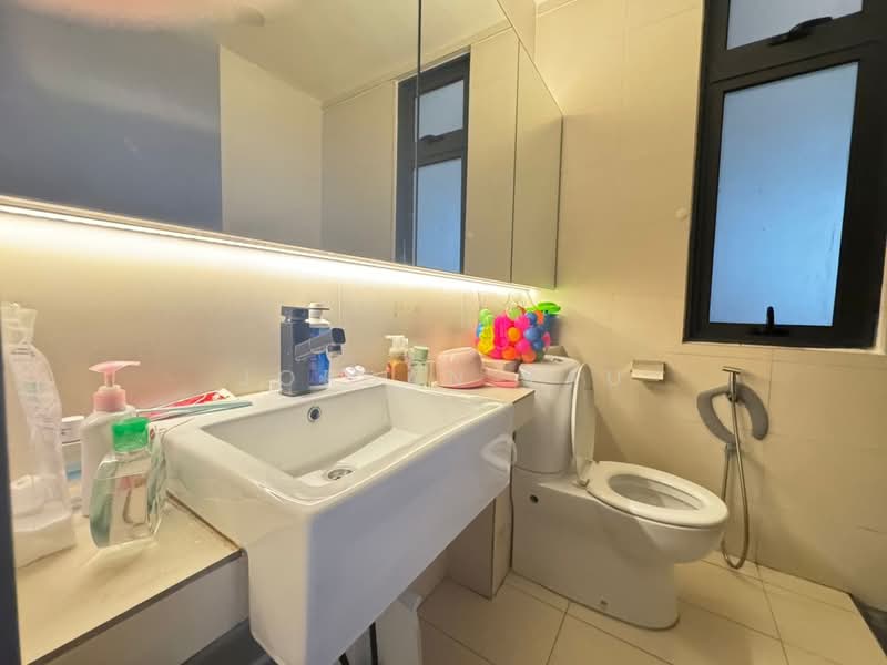 Service Residence for Sale at 8Scape Residence @ Sutera - Jordan Kau - Bathroom - PropertyGuru.com.my