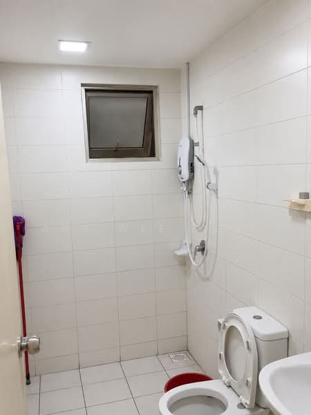 Servis Apartment untuk Dijual di Greenfield Regency - Ang Wee Meng - Bathroom - PropertyGuru.com.my