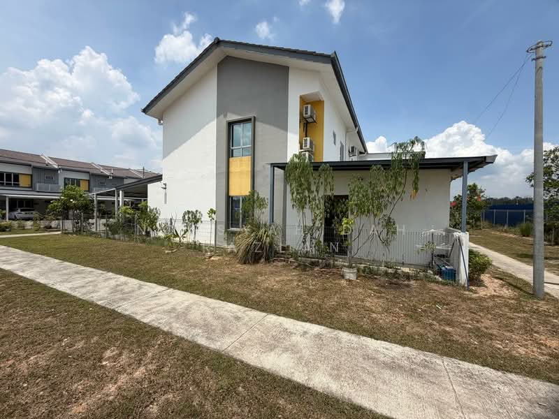 Rumah Teres 2 Tingkat untuk Dijual di Dengkil (Selangor) - Norsyahidah Razlan - Exterior - PropertyGuru.com.my