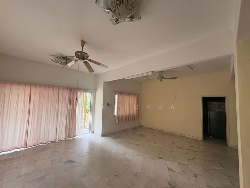 Rumah Berkembar untuk Dijual di Seremban 2 (Negeri Sembilan) - Nicky Chua - Living Room - PropertyGuru.com.my