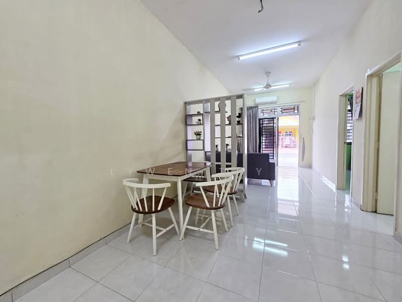 Rumah Teres 1 Tingkat untuk Dijual di Taman JP Perdana (Johor Bahru) - Lywen Thye - Living Room - PropertyGuru.com.my