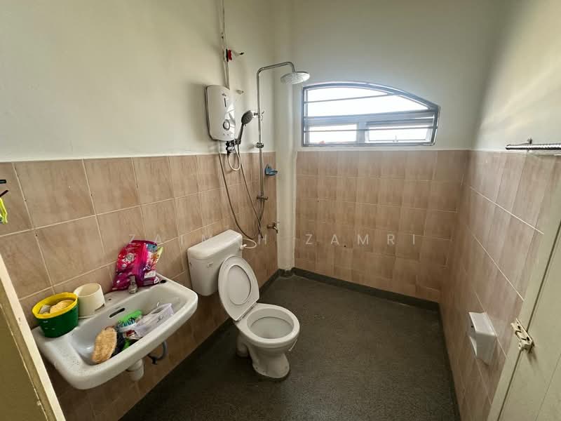 Terraced House for Rent in Shah Alam (Selangor) - Zaimah Zamri - Bathroom - PropertyGuru.com.my