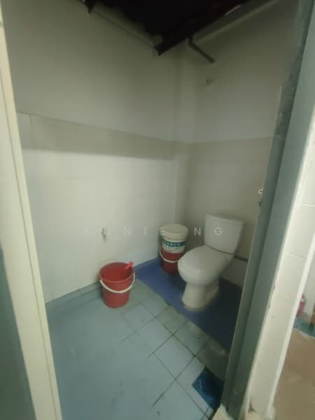 Pangsapuri untuk Dijual di Pangsapuri Taman Bukit Rawang Putra - Annie Ng - Bathroom - PropertyGuru.com.my