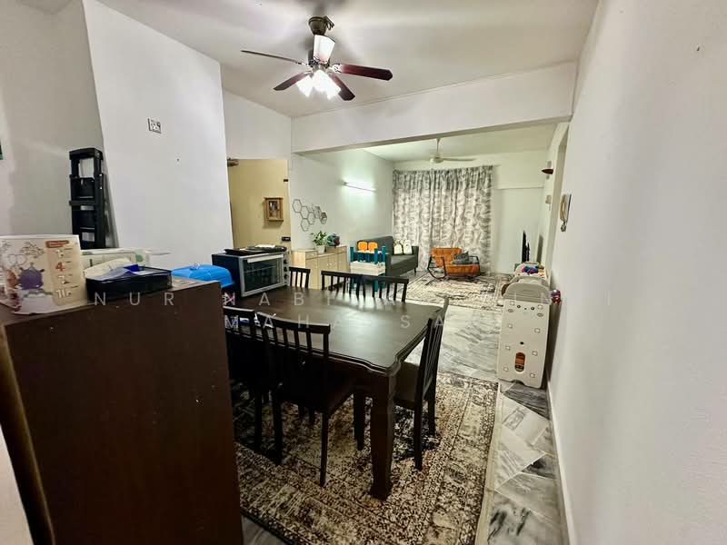 Condominium for Sale at Villaria - Nur Nabilah Binti Mahassan - Dining Room - PropertyGuru.com.my