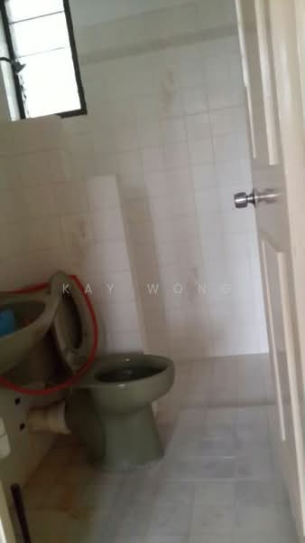 Pangsapuri untuk Dijual di Lavinia Apartments - Kay Wong - Bathroom - PropertyGuru.com.my