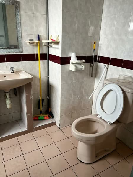 Kondominium untuk Disewa di Endah Regal Condominium - Travis Wong - Bathroom - PropertyGuru.com.my