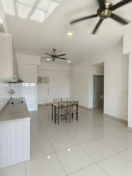 Service Residence for Sale at The Wharf Residence - YEN KEE LIONG - Kitchen - PropertyGuru.com.my