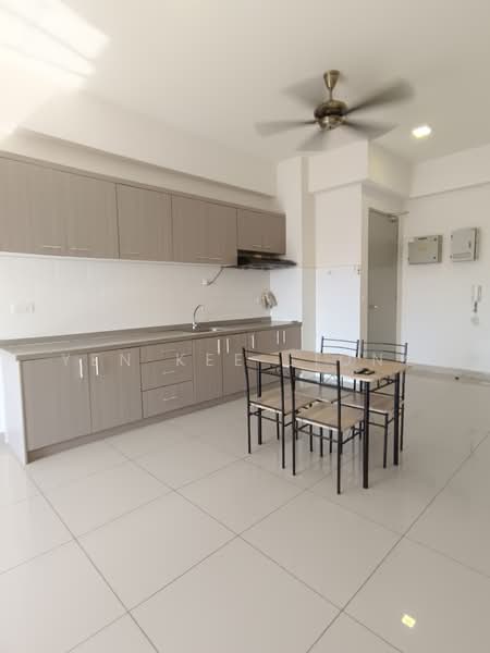 Service Residence for Sale at The Wharf Residence - YEN KEE LIONG - Kitchen - PropertyGuru.com.my